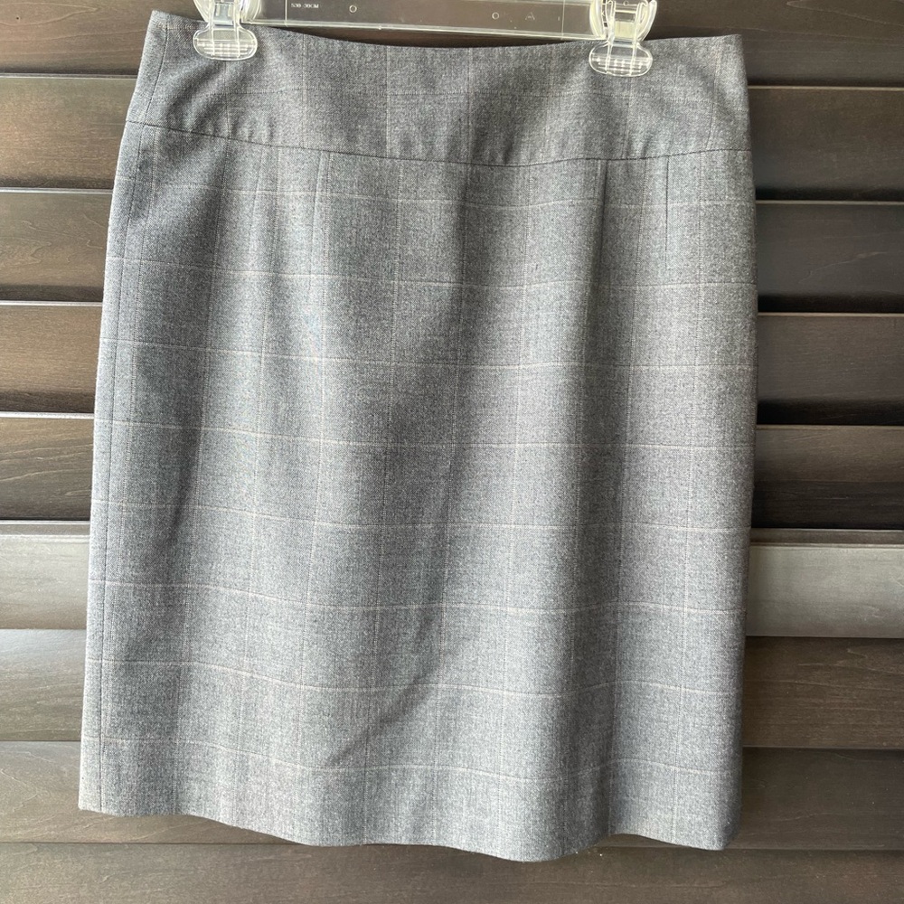 Banana Republic Pencil Skirt Grey with Tan Pinstripes Lined Back Zip Size 8